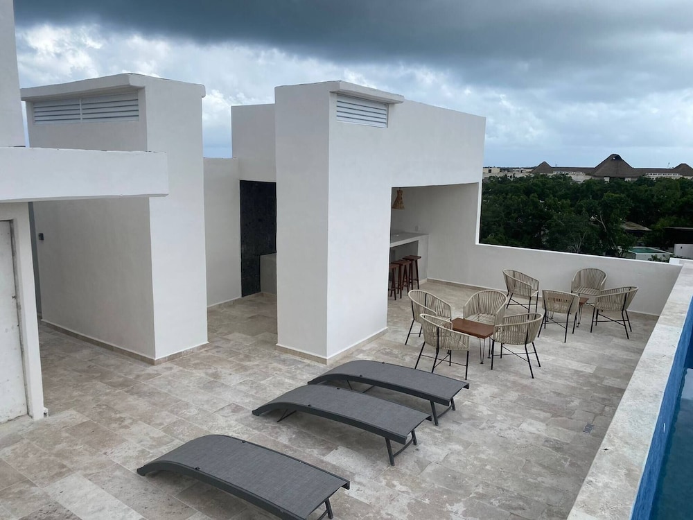Spacious and Comfortable Ph With Private Pool in Zama!