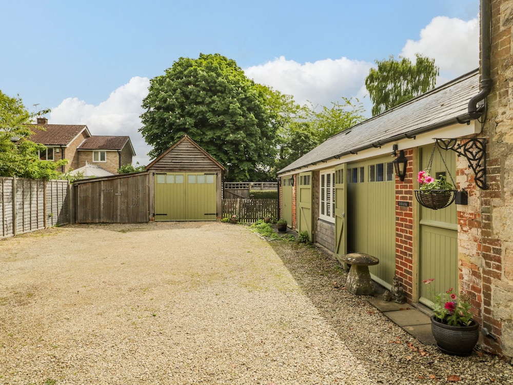 Chippenham Vacations - Old Cart Shed - Property Image 1