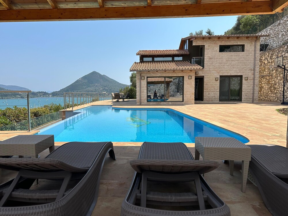 Smaragdine Blue Villa