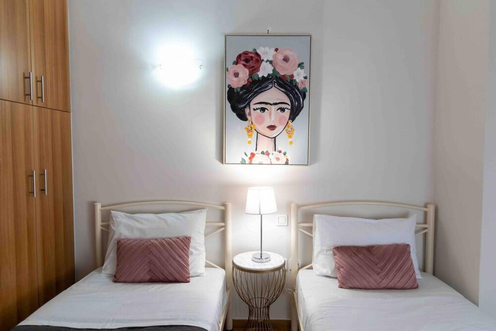 Petralona Amazing 2 bd Flat