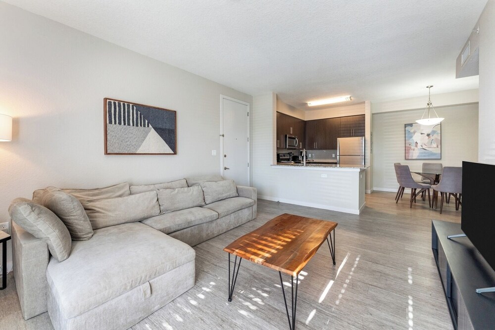 Daytona 2BR Getaway Parking Family & Pet-friendly
