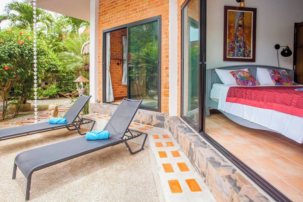 Villa With Private Pool and Mountain Views