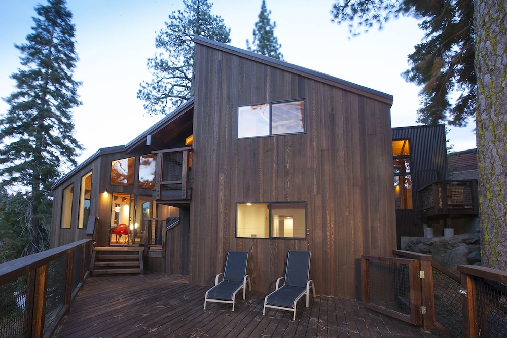 Lake Tahoe Vacations - Trapper Mc Nutt Modern Mountain 4 Bedroom Home by RedAwning - Property Image 11