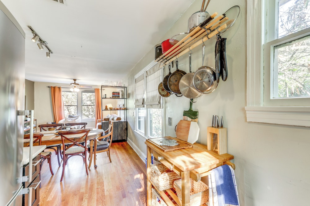 4 Mi to Dtwn: Tranquil Retreat in Austin!
