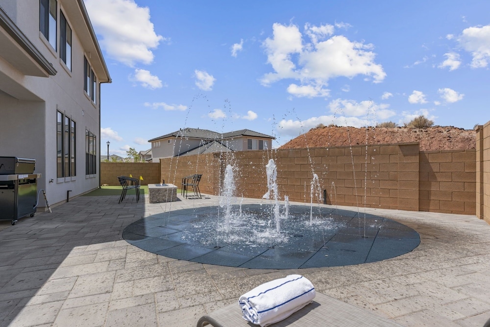 The Splash Yard 5 Bedroom Home