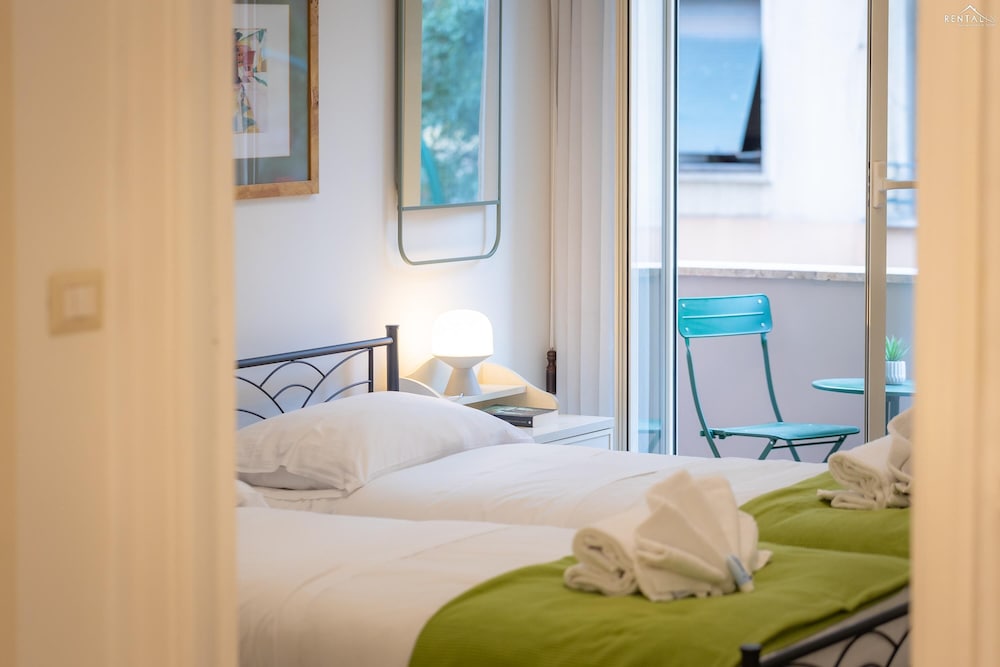 Clodia 5 Apartment