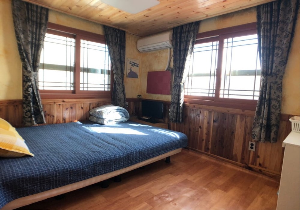Gudeok Guest House - Hostel