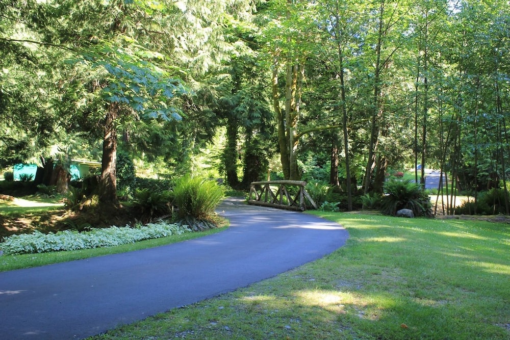 Creekside B & B