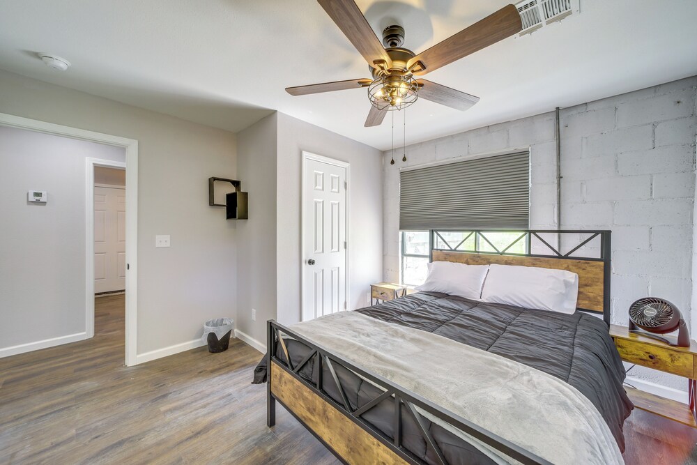 7 Mi to Dtwn Tulsa: Dog-friendly Home w/ Yard