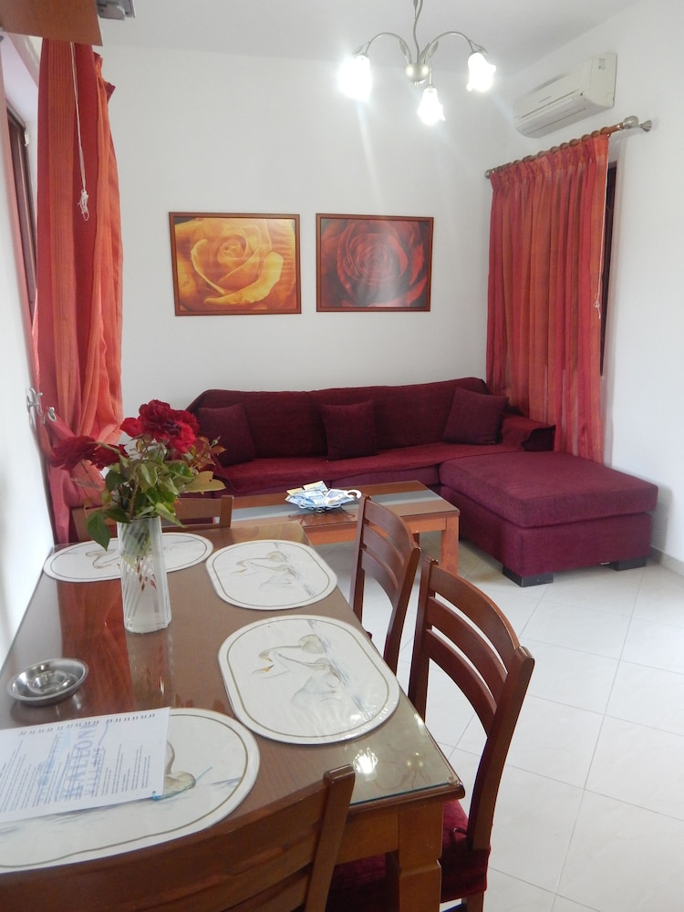 Kaloni village apartments