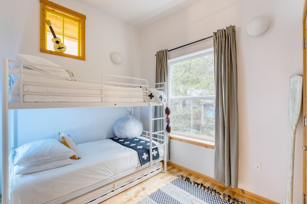 Buttercup Bay Hideaway by Avantstay Cozy Escape w Fire Pit Walk to Beach