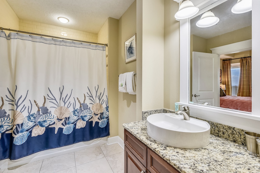 Grand Panama Beach Resort by Book That Condo