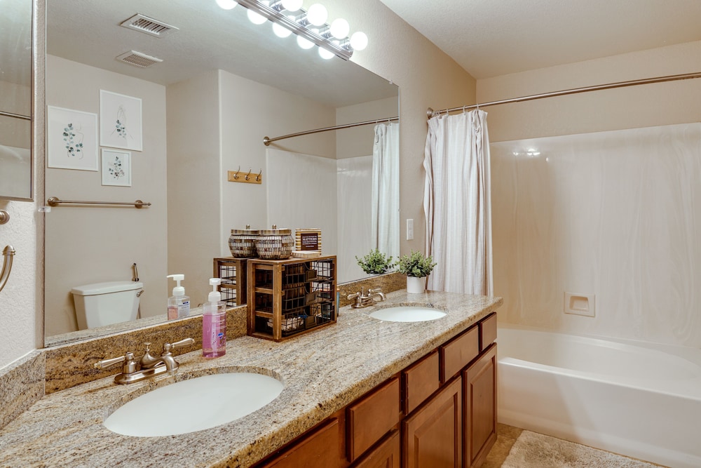 Luxe Phoenix Home w/ Pool + Basketball Court!