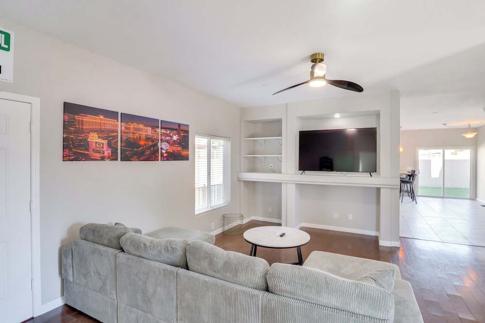 7 Mi to Fremont Street: Spacious Vegas Home!
