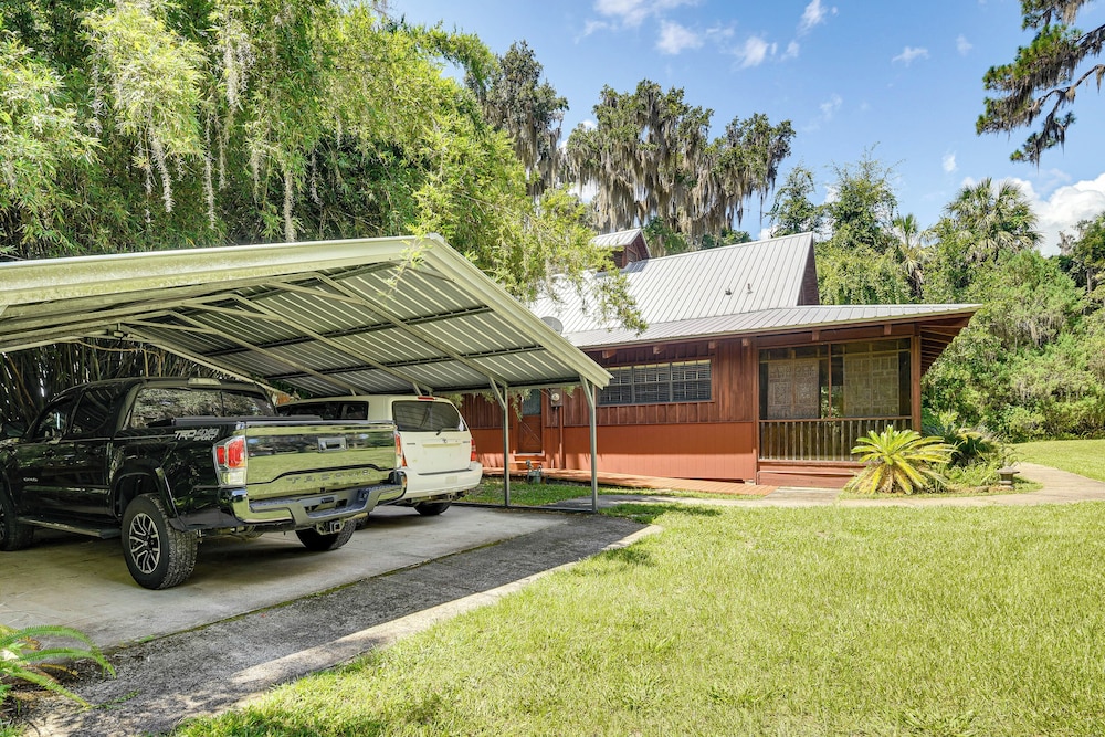 Little Lake George Hideaway w/ Furnished Boathouse