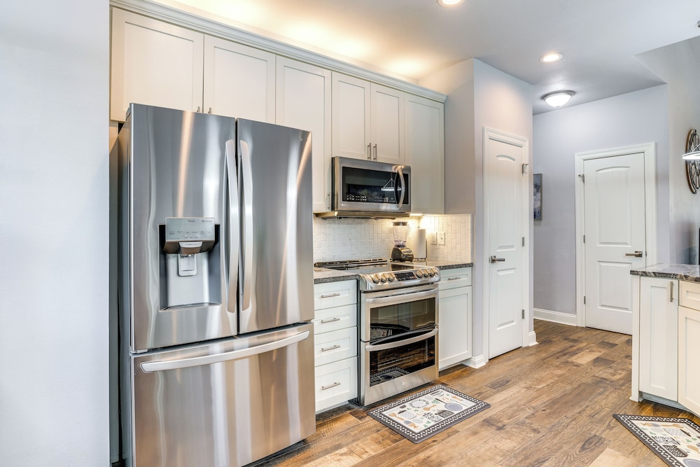 < 1 Mi to Golf & Marina: Inviting Home in Afton!