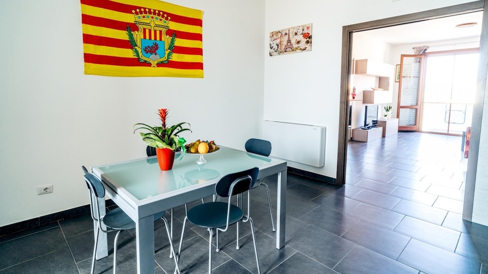 Welcomely - Senyera Apartment view 3