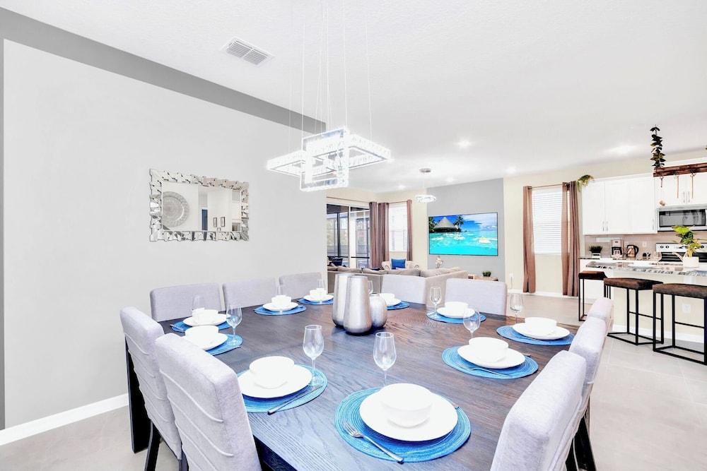 Spectacular 7BR Home w Pool & Arcade Near Disney