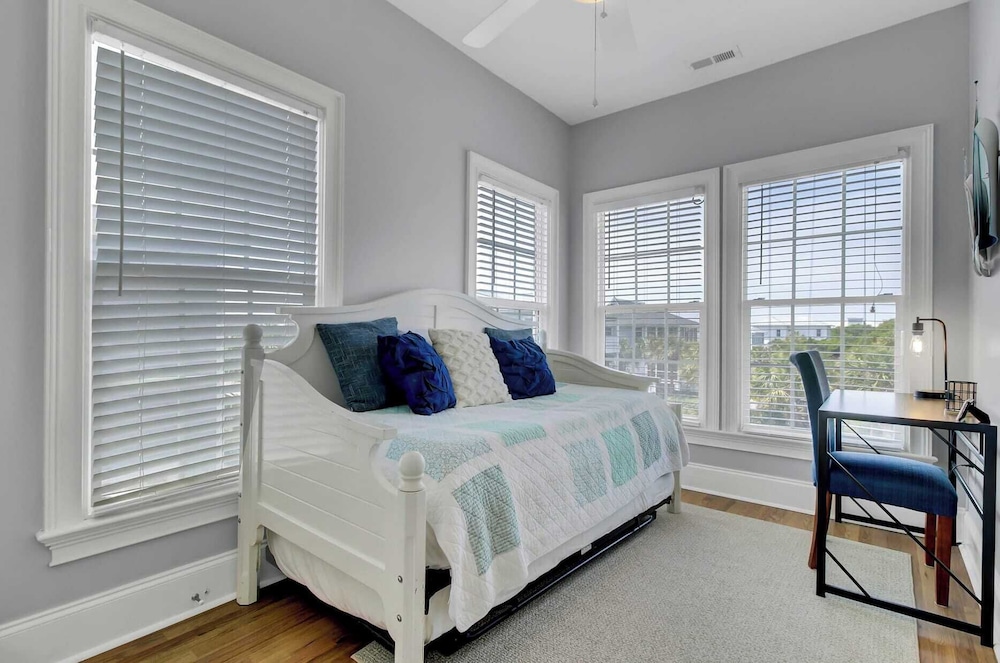 6 10th Avenue by Avantstay Steps to the Beach Pool 2691 Sqft