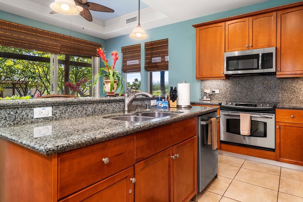 Luxurious View Corner Townhome - Great Views - VIP Beach Pass - Vrkcv