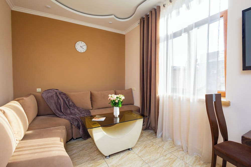 Apartment by Luxe Group AM104