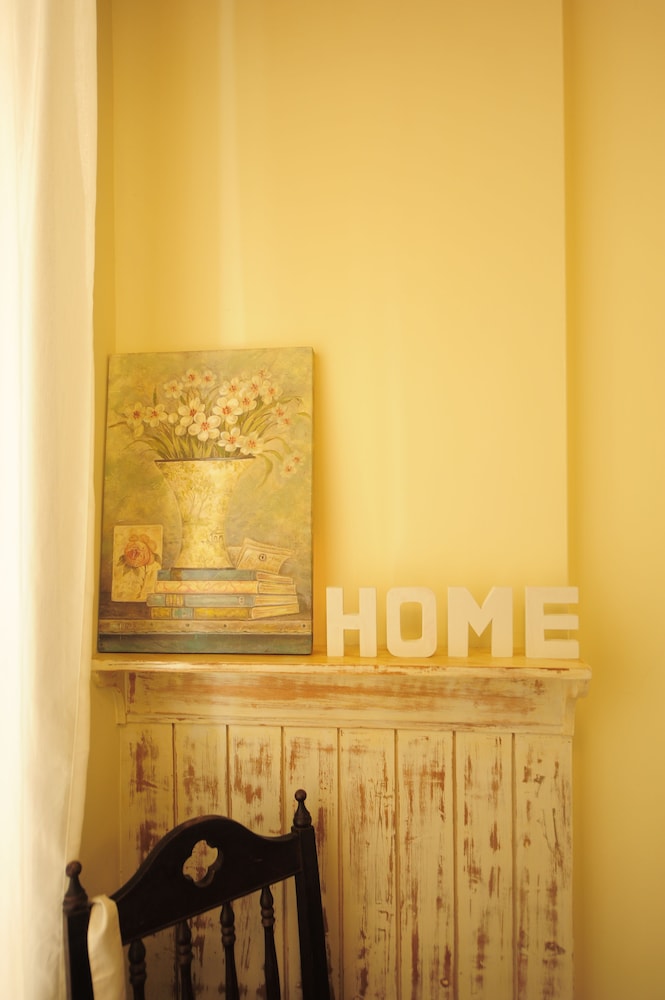 Antique's home