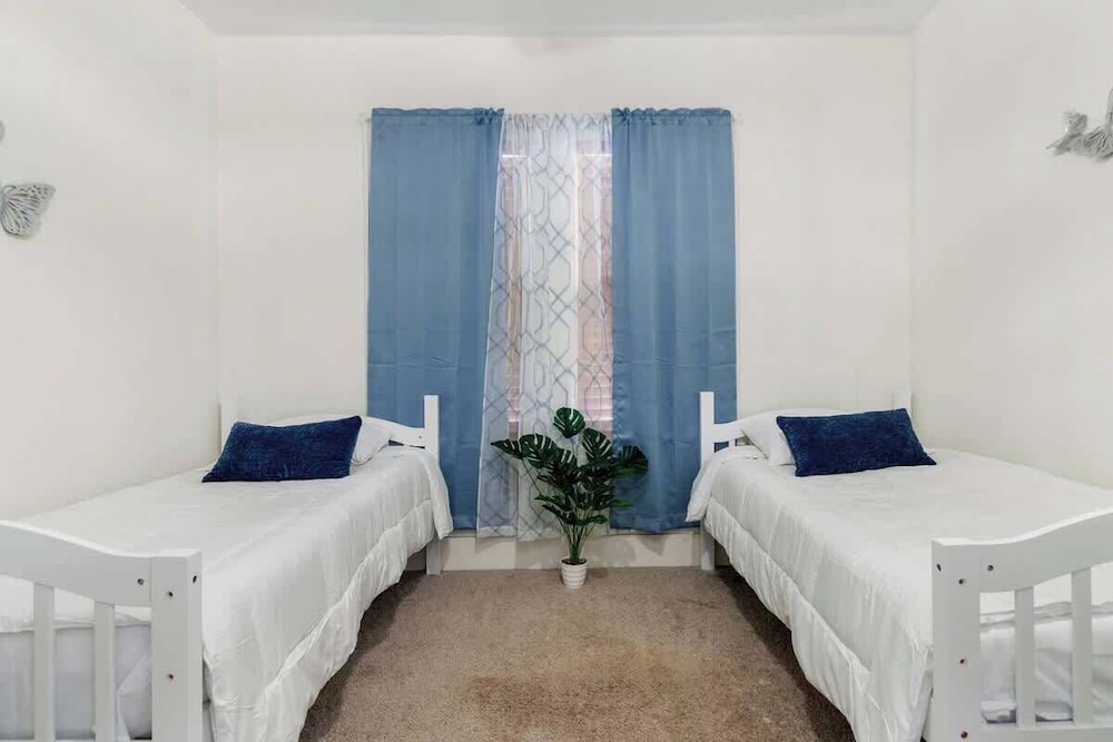 Charming 2-bedroom Home Lakeland