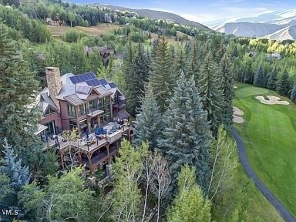 Fairway Drive Retreat 6 Bedroom Home