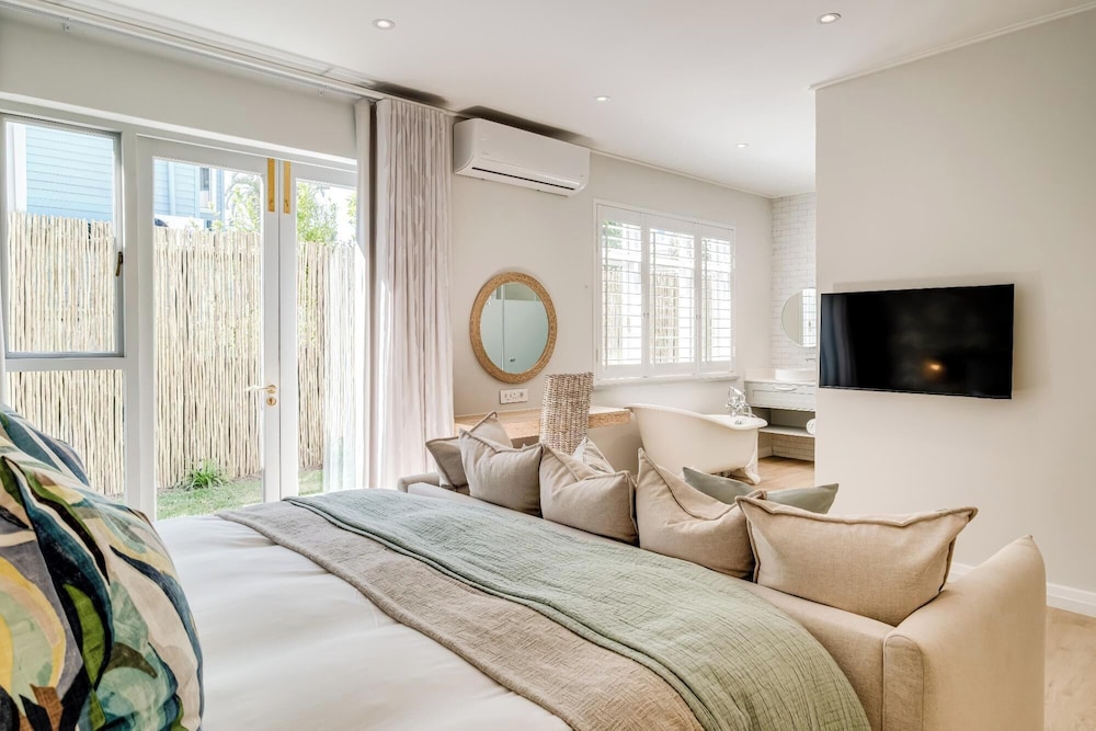 6bed Villa by Camps Bay Beach Seven the Drive