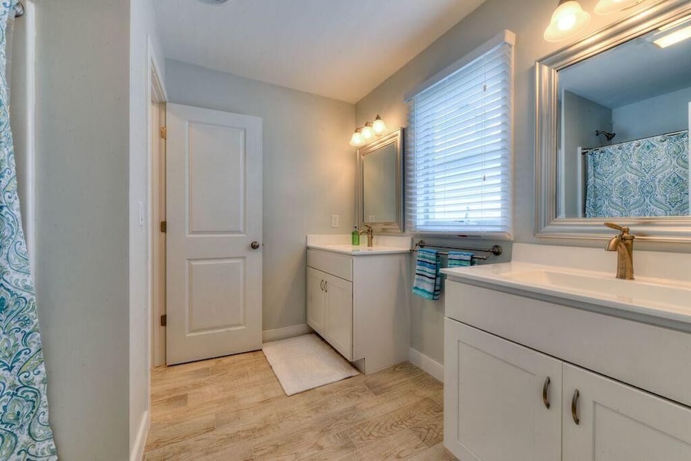 Bayard Avenue 2202a