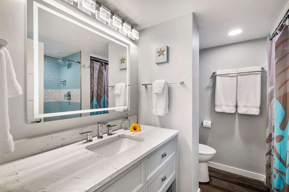 Complete Remodel - Ocean & Mountain Views - Concierge - Walk to Magic Sands - Vrkcv