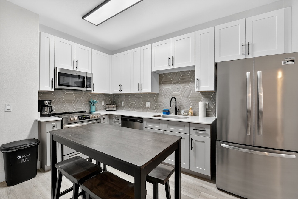 Chic 1br At Westgate Pool, Gym & Stadium Fun 1 Bedroom Apts
