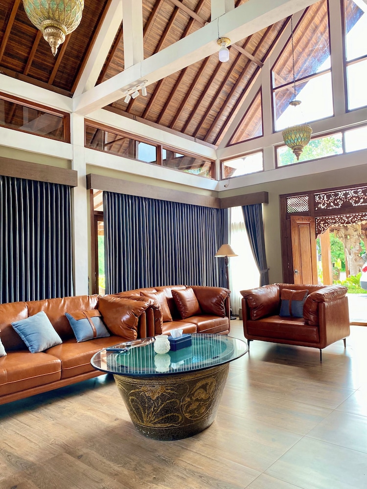 Omnni Villa Borobudur