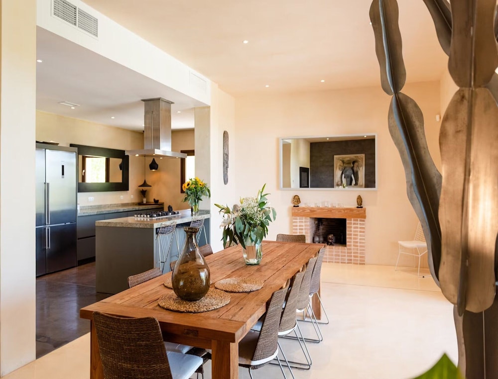 Stunning Villa With Gardens