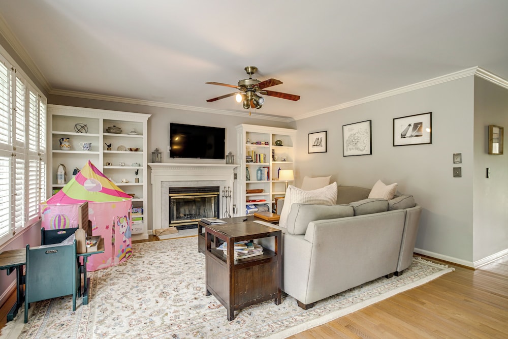 Waterfront Home w/ Hot Tub in Bozman Village!