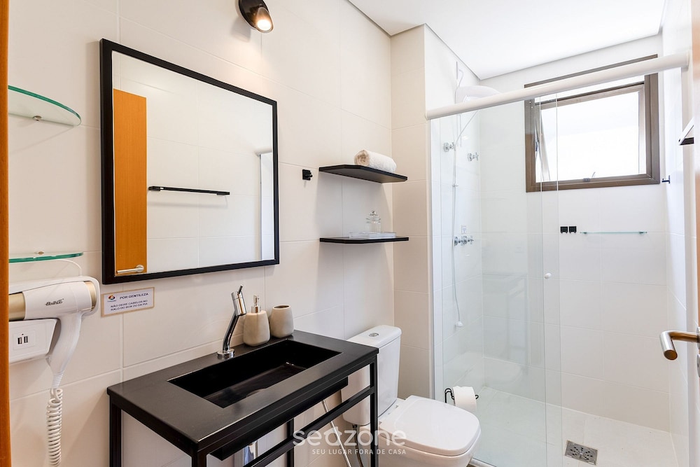 Modern apt With Pool Near the Beach Avr0203