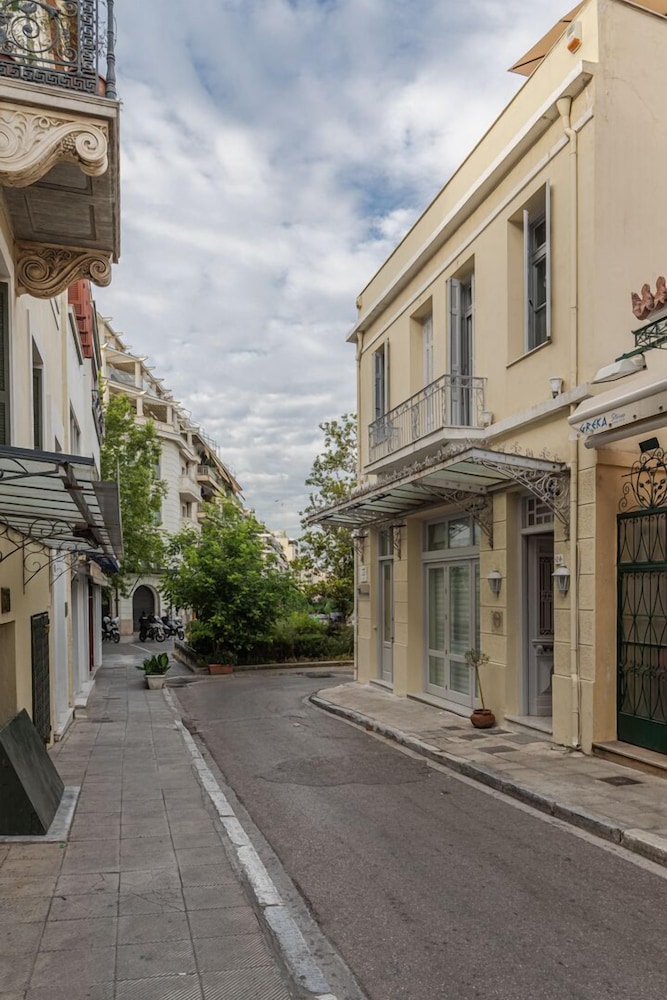 Kyria Boutique House
