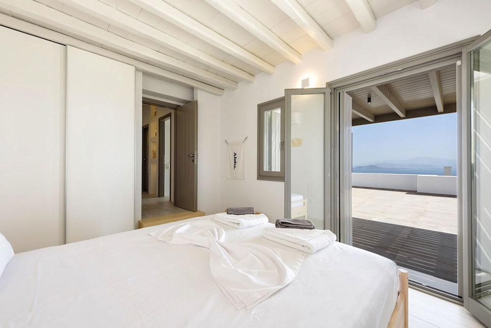 Rising Moon sea View Villa Near the Beach