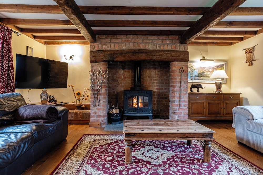 The Threshing Barn-Stunning 5 BD Retreat