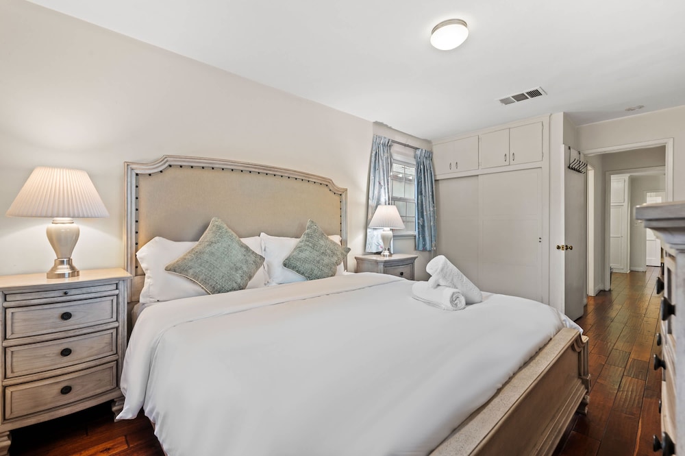 Cozy Pasadena Home Steps From Rose Bowl w Parking