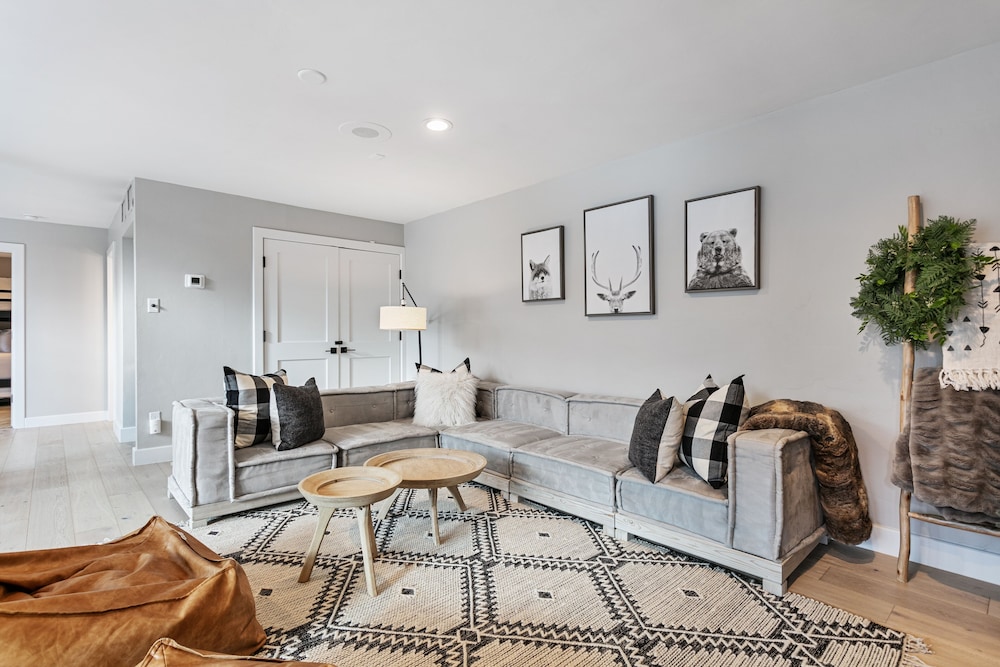 1207 - Four Bedroom with Spa Pinnacle 4 Condo