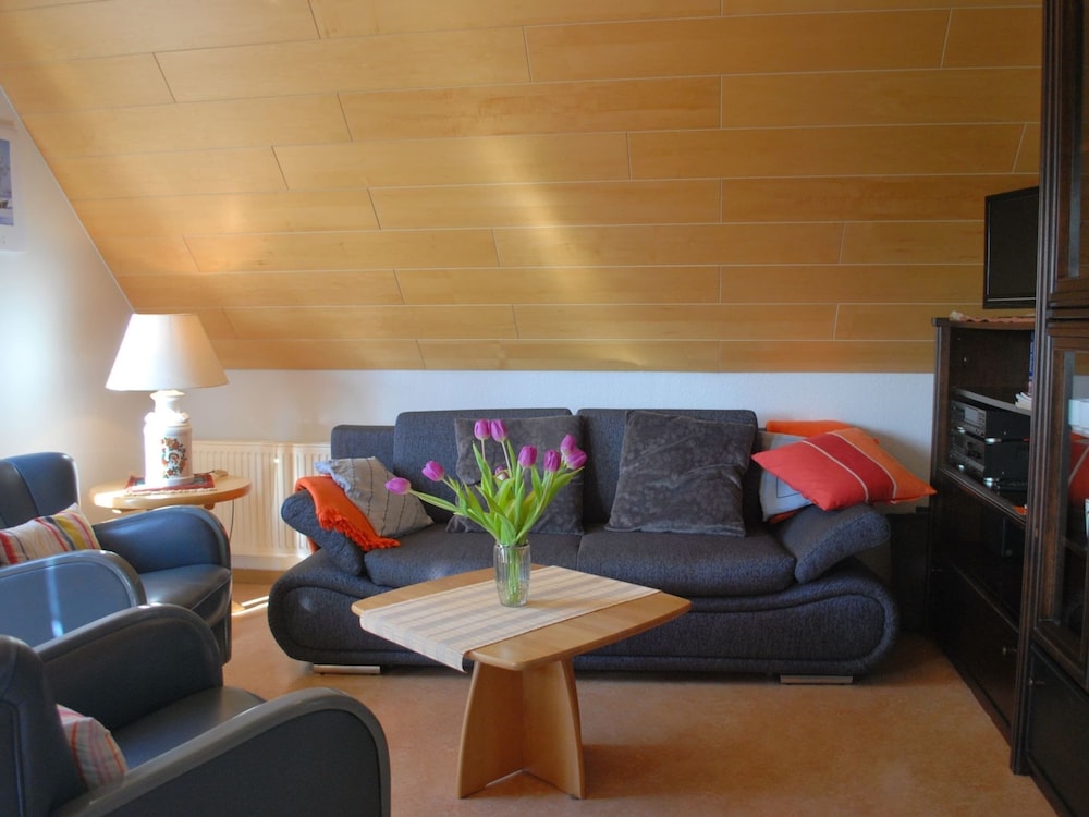 Tranquil Apartment in Ostseebad Kühlungsborn near Sea Beach view 2