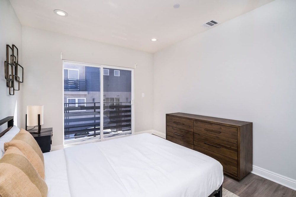 Brand NEW Luxury 3bdr Townhome In Silver Lake, fotografía 4