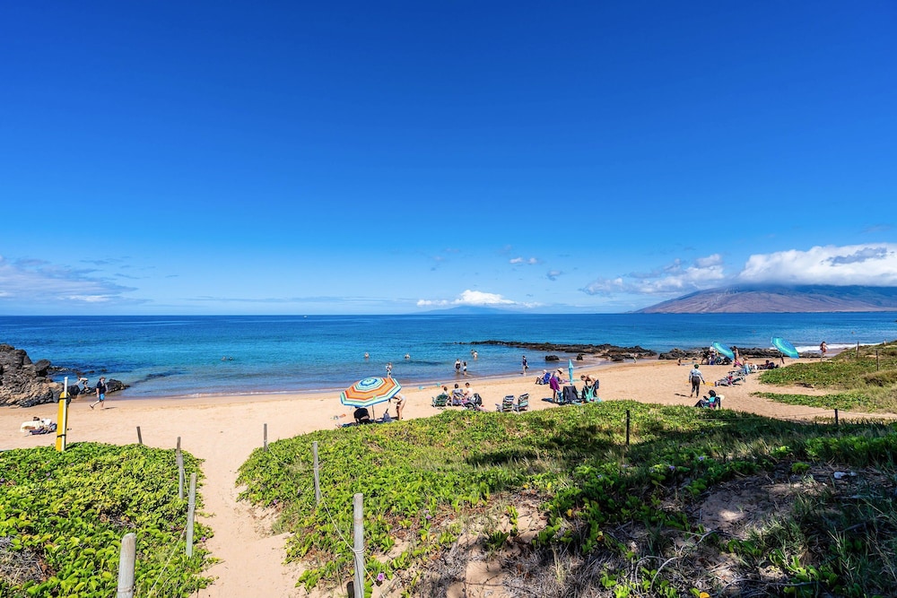 Maui Kamaole G-202 - Spectacular Views, Updated and Elegant, Wi-fi & Split-ac!