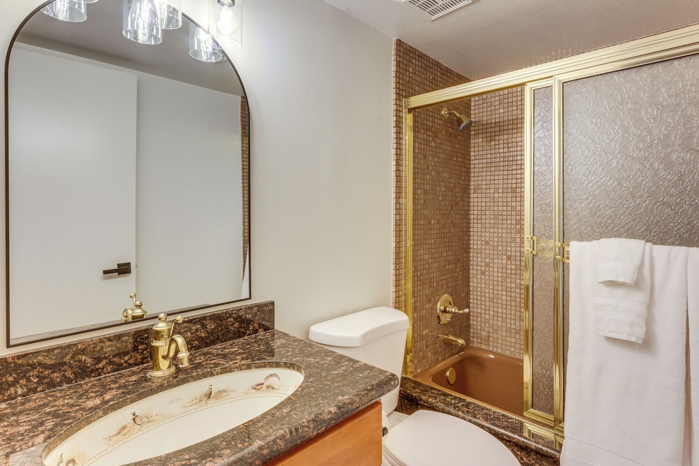 5 Mi to Colorado River: Yuma Gem w/ Pool Access!