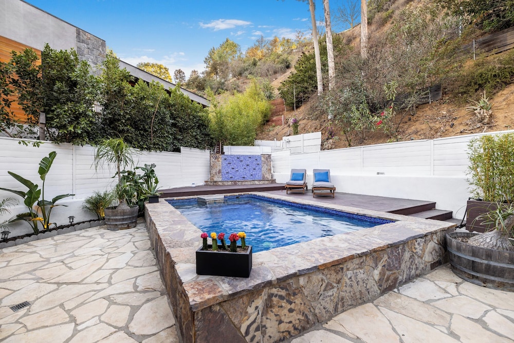 Shirley Lane- Elegant Mid-century Oasis With Pool & Canyon Views