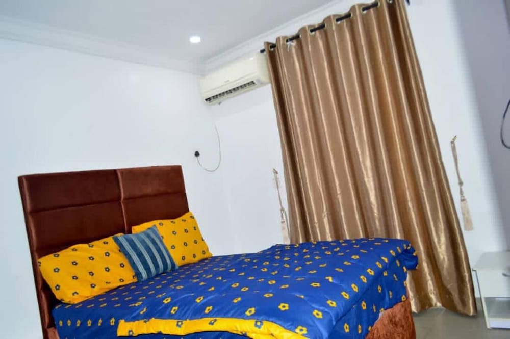 Immaculate 4-bed Apartment in Lagos view 3