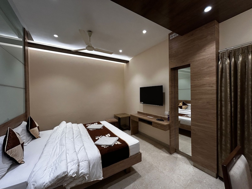 The Paradise Hotel - Luxury Stay