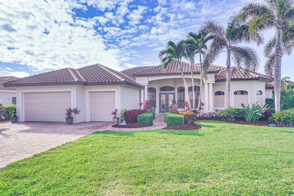 3 Mi to Bonita Beach: Outdoor Oasis w/ Pool & Spa!