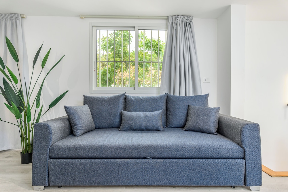 Indigo 1-BR Apt W Terrace in Batroun